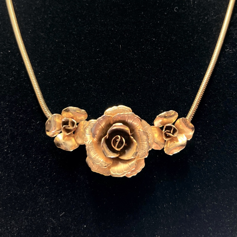 Vintage Gold-tone Three Rose Necklace 17 inches